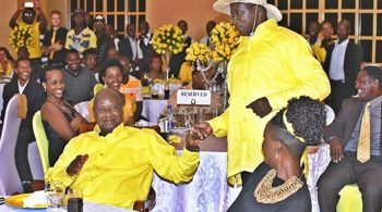 Pulezidenti Museveni ne Herbert Mendo