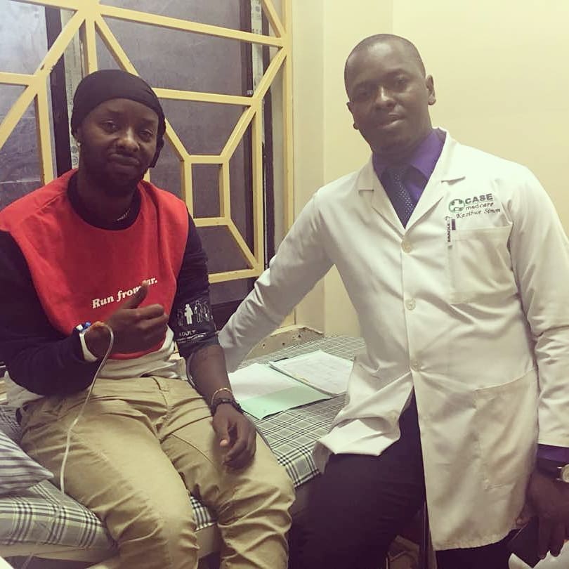 Eddy Kenzo ng'ali mu ddwaliro