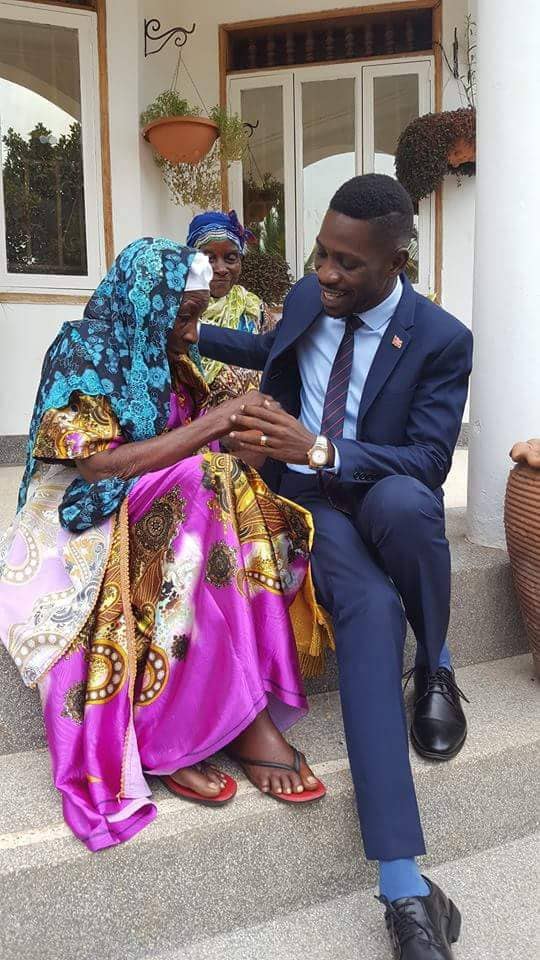 Bobi Wine ne Jjajja we
