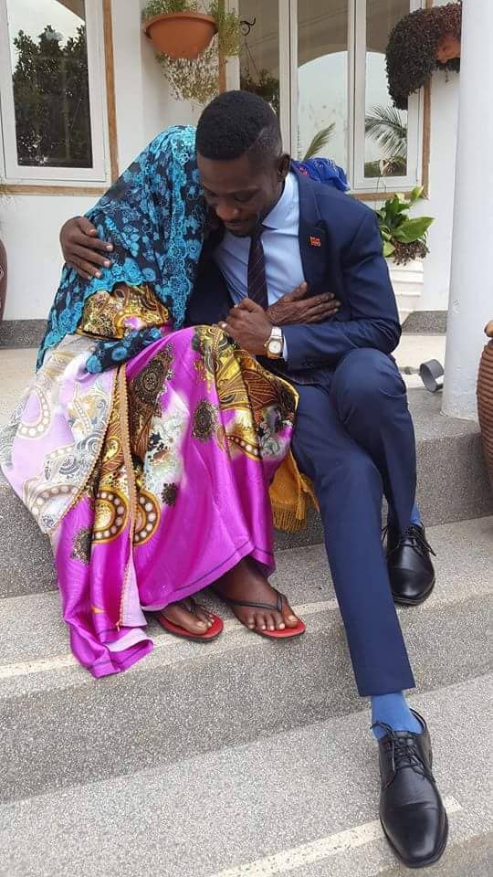 Bobi Wine ne Jjajja we
