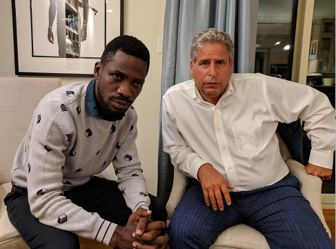 Bobi Wine n'omuzungu Robert Amsterdam