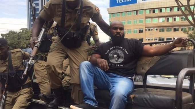 Eddie Mutwe ku kabangali ya Poliisi gye buvuddeko