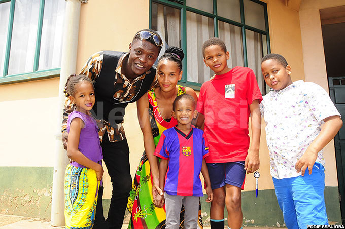 Dr Chameleone ne famire