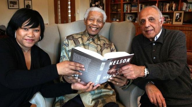 Zindzi Mandela ne kitaawe kati Omugenzi Mandela