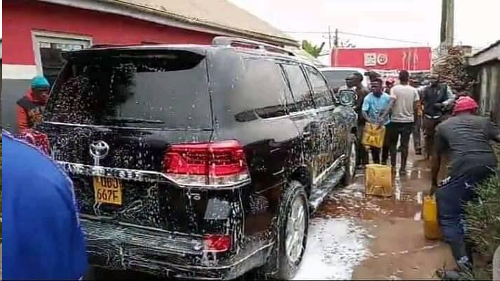 Bobi Wine fans washing his car