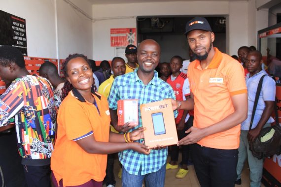 Muhangi and Fortportal Kisenyi branch operator gifting the phone winner